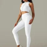 Conjunto desportivo com leggings caneladas e top com fecho